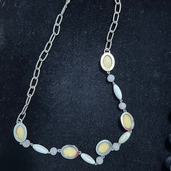 Vintage Gold-Tone Costume Jewelry Set – Bracelet, Choker & Long Necklace - Picture 14 of 15